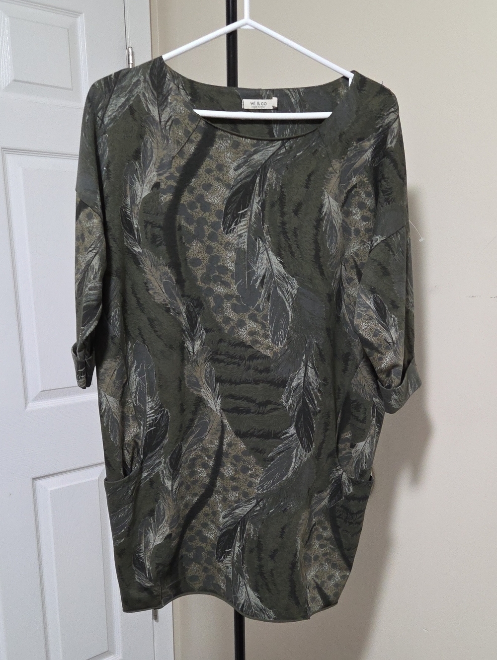 Wi & Co Olive Feather-Print Long Sleeve Dressco